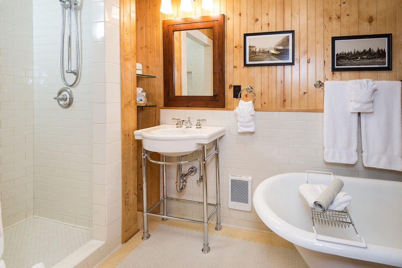 Lake Creek Lodge - Residential