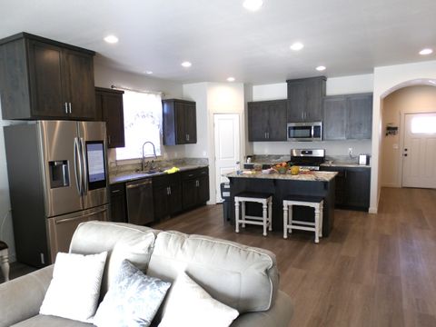 Tiny photo for 3178 NW Dogwood Avenue, Redmond, OR 97756 (MLS # 220213592)