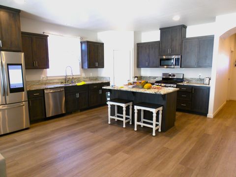 Tiny photo for 3178 NW Dogwood Avenue, Redmond, OR 97756 (MLS # 220213592)