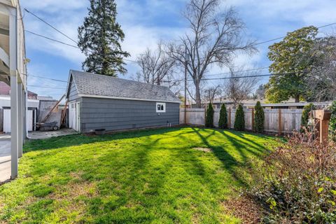 Tiny photo for 624 S Ivy Street, Medford, OR 97501 (MLS # 220215025)