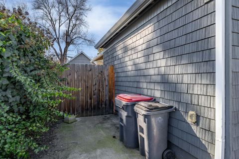 Tiny photo for 624 S Ivy Street, Medford, OR 97501 (MLS # 220215025)