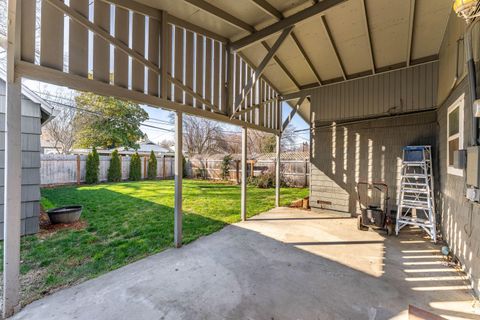 Tiny photo for 624 S Ivy Street, Medford, OR 97501 (MLS # 220215025)