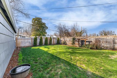 Tiny photo for 624 S Ivy Street, Medford, OR 97501 (MLS # 220215025)