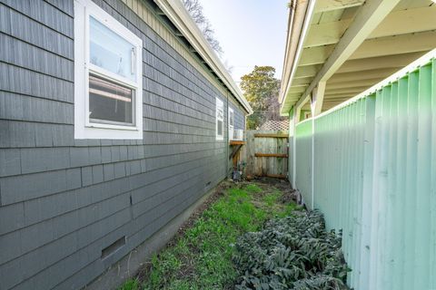 Tiny photo for 624 S Ivy Street, Medford, OR 97501 (MLS # 220215025)