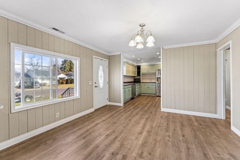 Tiny photo for 624 S Ivy Street, Medford, OR 97501 (MLS # 220215025)