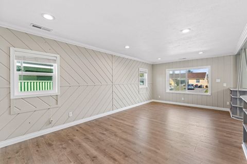 Tiny photo for 624 S Ivy Street, Medford, OR 97501 (MLS # 220215025)