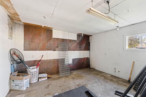 Tiny photo for 624 S Ivy Street, Medford, OR 97501 (MLS # 220215025)