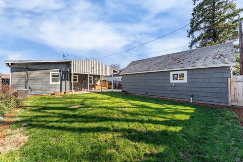 Tiny photo for 624 S Ivy Street, Medford, OR 97501 (MLS # 220215025)
