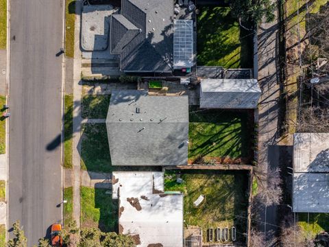 Tiny photo for 624 S Ivy Street, Medford, OR 97501 (MLS # 220215025)