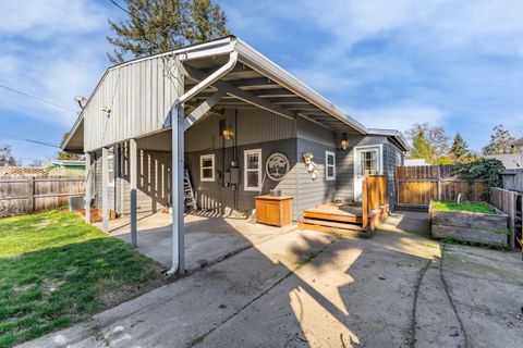 Tiny photo for 624 S Ivy Street, Medford, OR 97501 (MLS # 220215025)