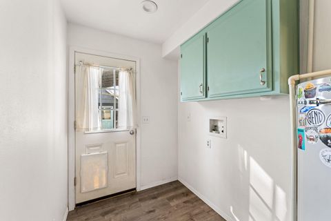 Tiny photo for 624 S Ivy Street, Medford, OR 97501 (MLS # 220215025)