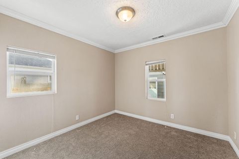 Tiny photo for 624 S Ivy Street, Medford, OR 97501 (MLS # 220215025)