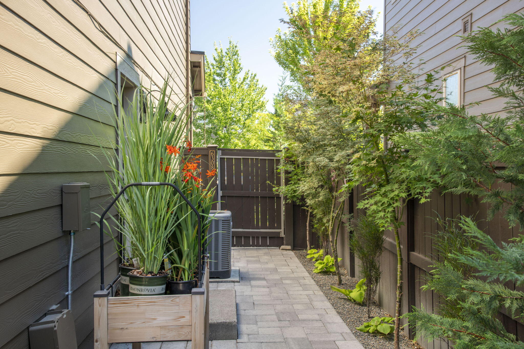 Lava Ridges - Residential