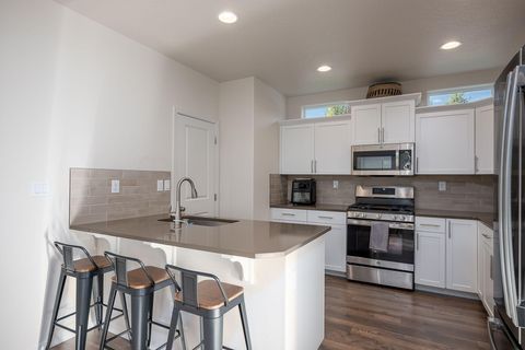 Tiny photo for 1705 W Williamson Avenue, Sisters, OR 97759 (MLS # 220210045)