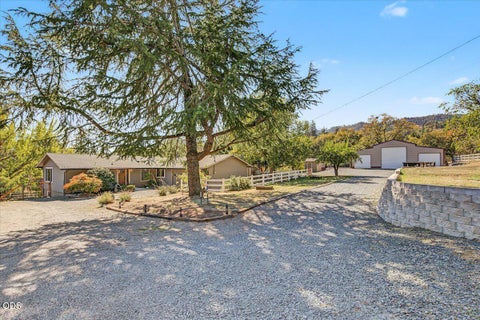 Photo of 3583 Ross Lane, Central Point, OR 97502 (MLS # 220229575)
