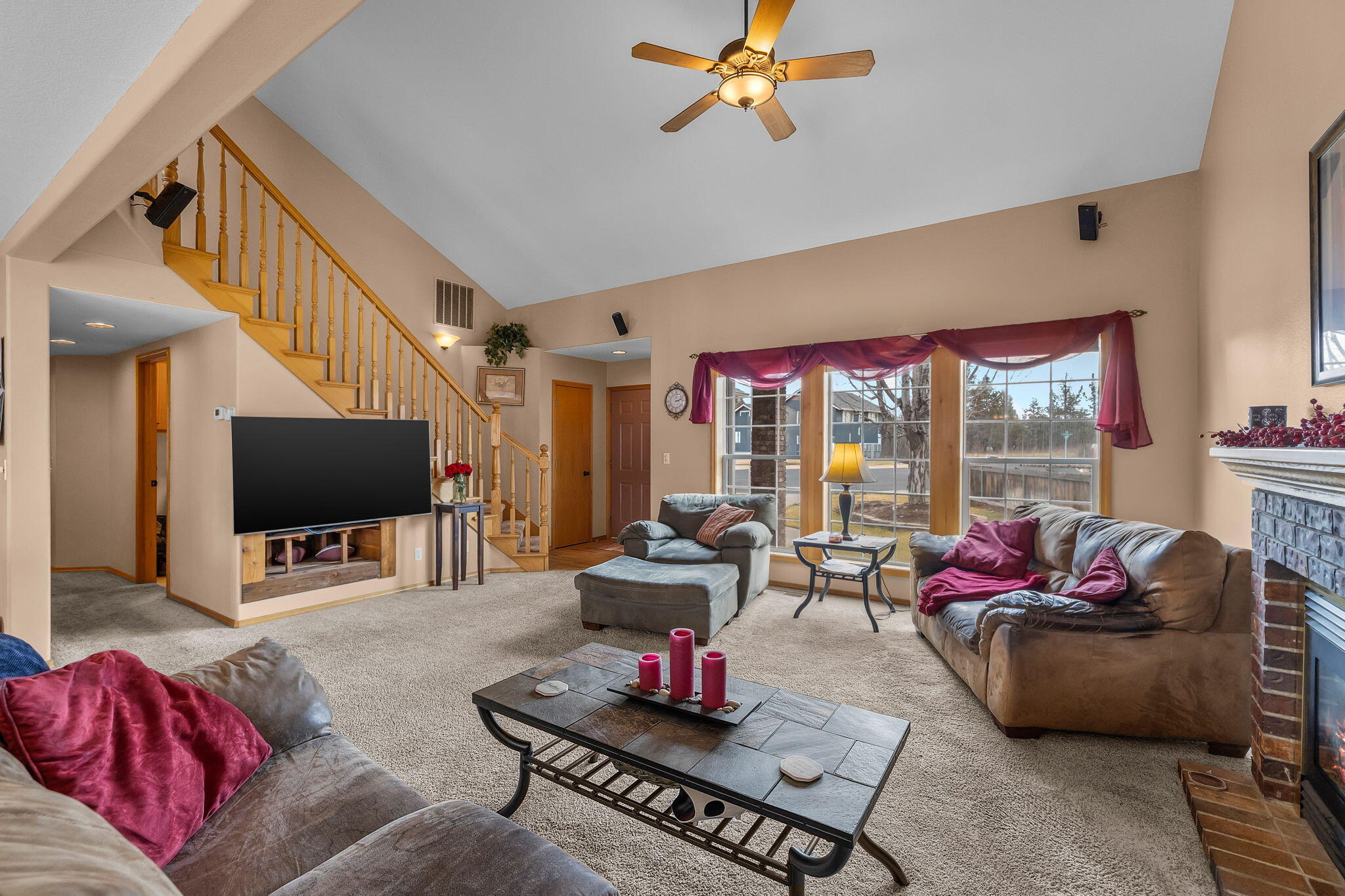 2985 NE Alpen Glow Place