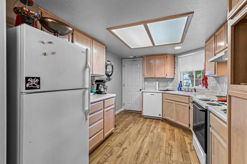 Tiny photo for 928 Brandi Way, Central Point, OR 97502 (MLS # 220210731)
