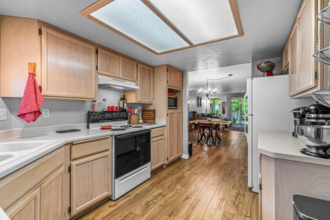 Tiny photo for 928 Brandi Way, Central Point, OR 97502 (MLS # 220210731)