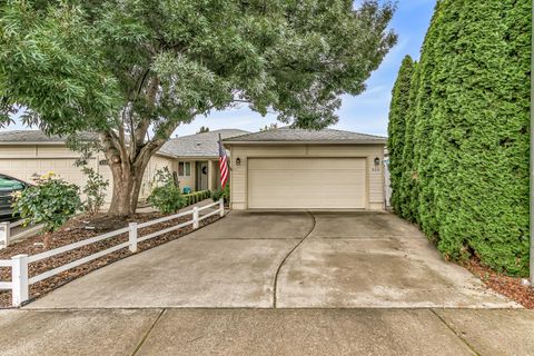 Photo of 928 Brandi Way, Central Point, OR 97502 (MLS # 220210731)