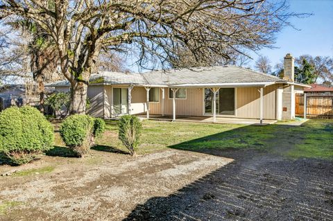 Tiny photo for 4055 Crestwood Circle, Central Point, OR 97502 (MLS # 220213997)