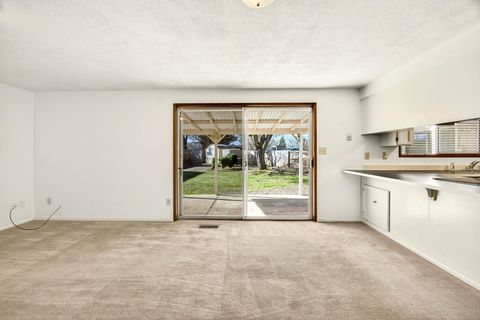 Tiny photo for 4055 Crestwood Circle, Central Point, OR 97502 (MLS # 220213997)