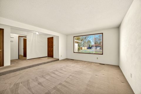 Tiny photo for 4055 Crestwood Circle, Central Point, OR 97502 (MLS # 220213997)