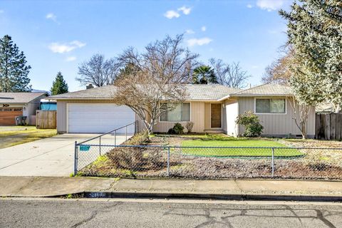 Photo of 4055 Crestwood Circle, Central Point, OR 97502 (MLS # 220213997)