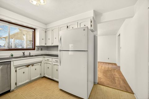 Tiny photo for 4055 Crestwood Circle, Central Point, OR 97502 (MLS # 220213997)