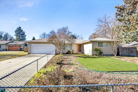 Tiny photo for 4055 Crestwood Circle, Central Point, OR 97502 (MLS # 220213997)