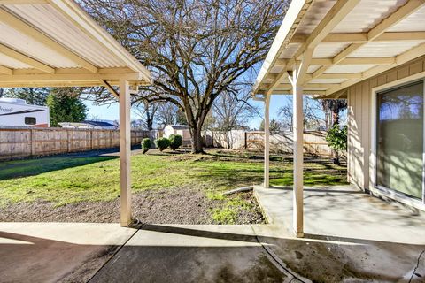 Tiny photo for 4055 Crestwood Circle, Central Point, OR 97502 (MLS # 220213997)