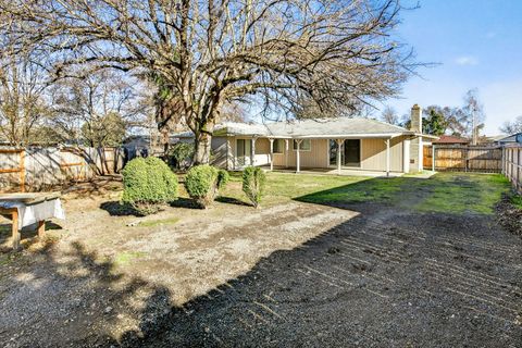 Tiny photo for 4055 Crestwood Circle, Central Point, OR 97502 (MLS # 220213997)
