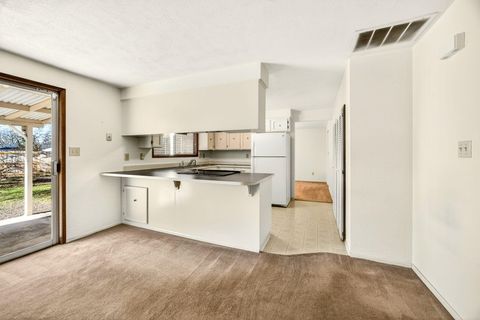 Tiny photo for 4055 Crestwood Circle, Central Point, OR 97502 (MLS # 220213997)