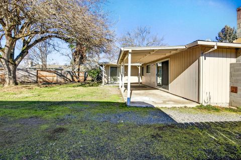 Tiny photo for 4055 Crestwood Circle, Central Point, OR 97502 (MLS # 220213997)