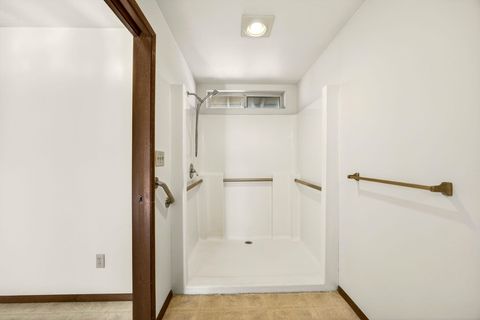 Tiny photo for 4055 Crestwood Circle, Central Point, OR 97502 (MLS # 220213997)