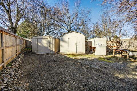 Tiny photo for 4055 Crestwood Circle, Central Point, OR 97502 (MLS # 220213997)