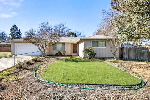 Tiny photo for 4055 Crestwood Circle, Central Point, OR 97502 (MLS # 220213997)