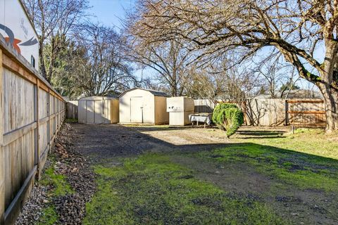 Tiny photo for 4055 Crestwood Circle, Central Point, OR 97502 (MLS # 220213997)