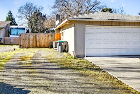 Tiny photo for 4055 Crestwood Circle, Central Point, OR 97502 (MLS # 220213997)