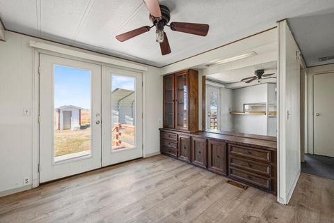 Tiny photo for 8306 Homedale Road, Klamath Falls, OR 97603 (MLS # 220212731)