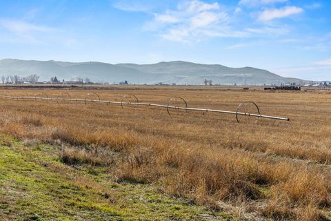 Tiny photo for 8306 Homedale Road, Klamath Falls, OR 97603 (MLS # 220212731)