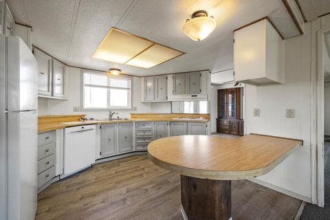 Tiny photo for 8306 Homedale Road, Klamath Falls, OR 97603 (MLS # 220212731)