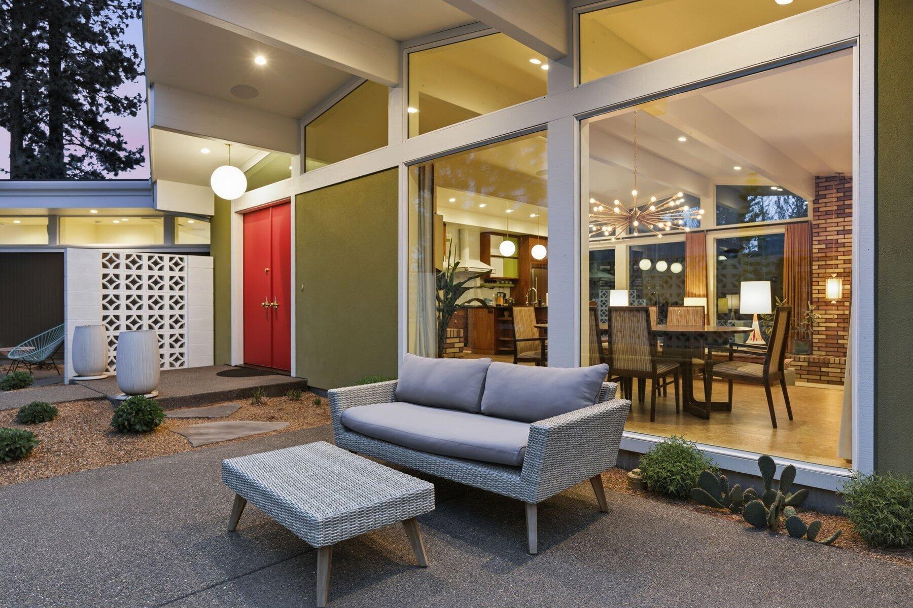 1181 NW Pittman Place