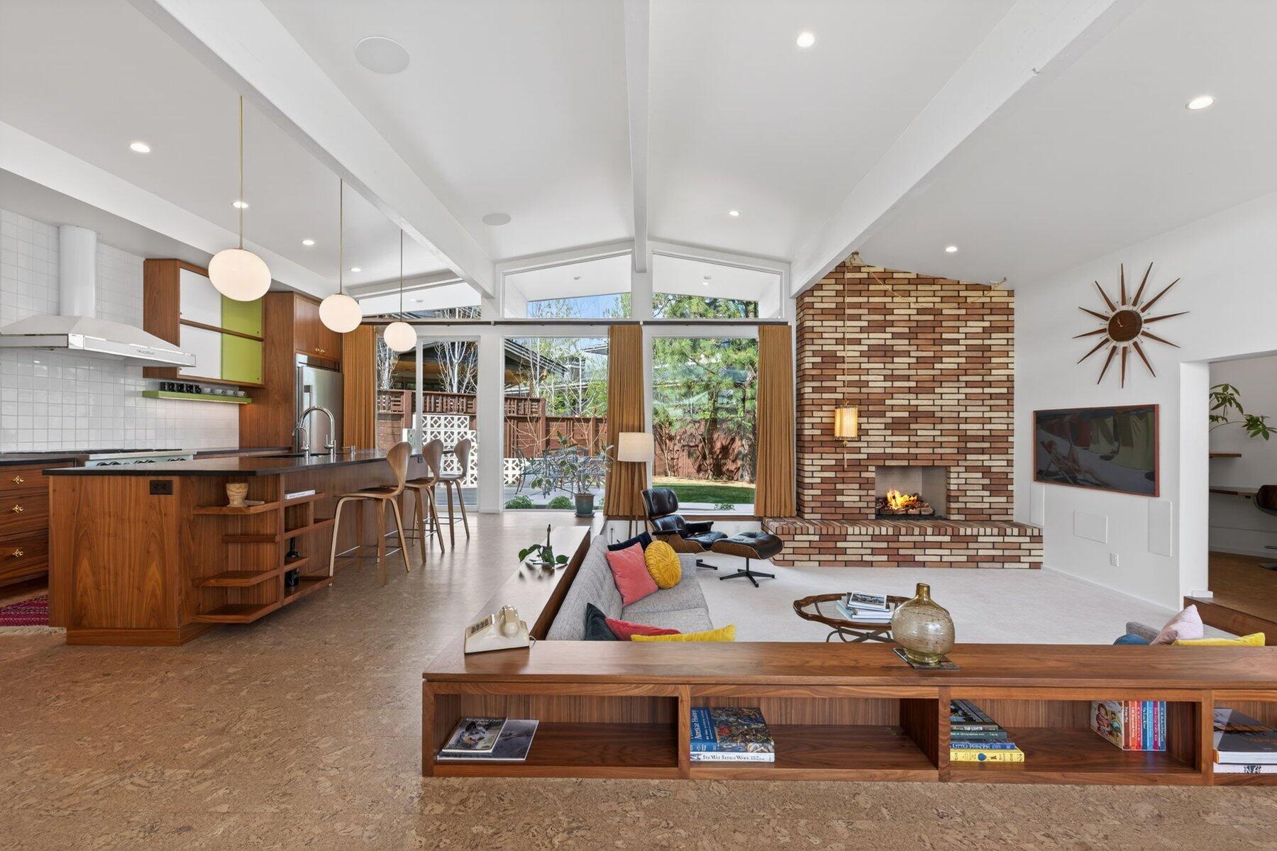 1181 NW Pittman Place