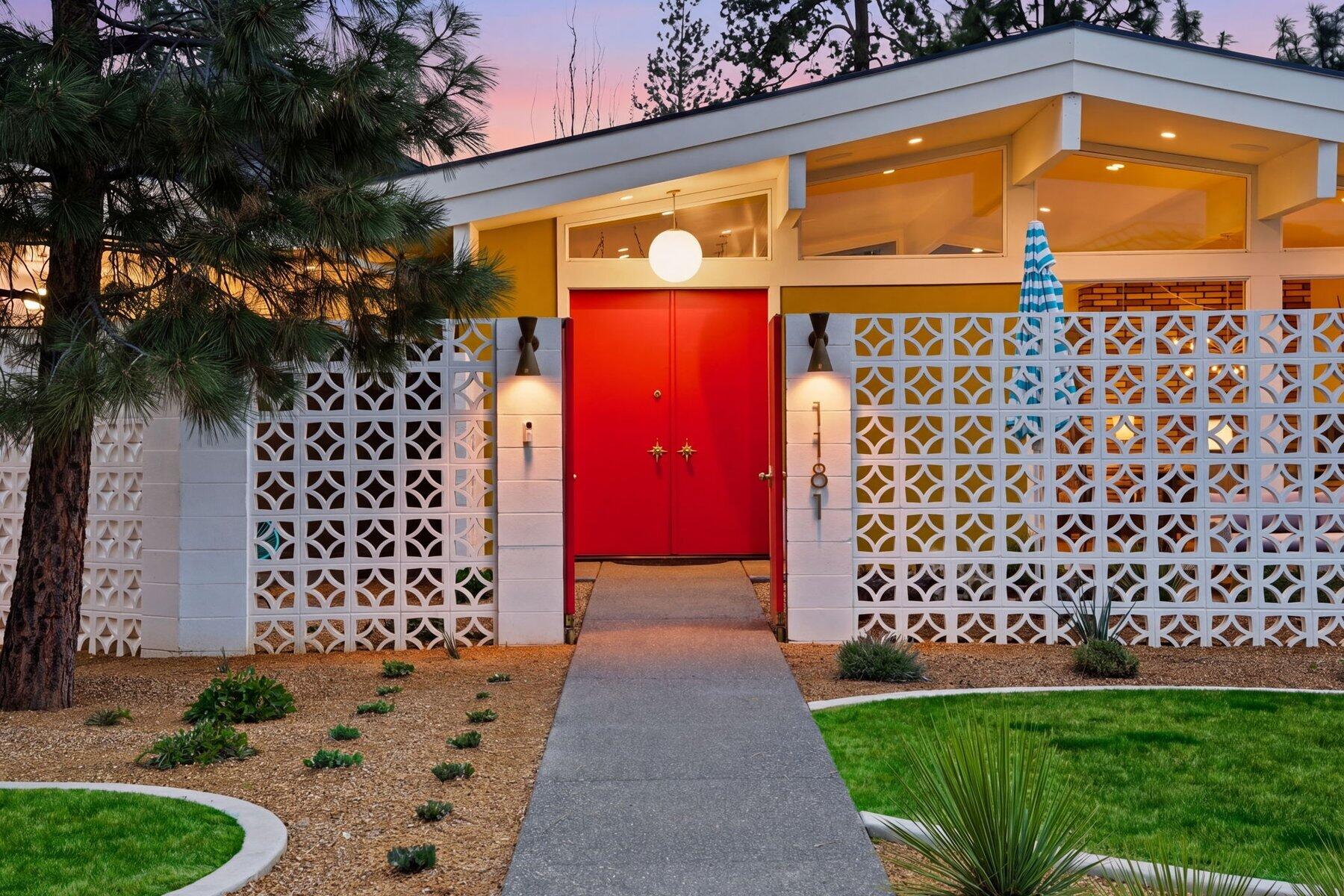 1181 NW Pittman Place