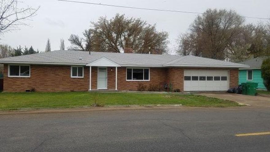 Wow take a look at this it has been completely remodeled from top to bottom. Complete new bathrooms, kitchen, paint, floors and appliances. Great area close to town. Nothing to ask for. Come take a look. Plus family room. All brick no maintenance.