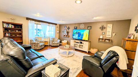 Tiny photo for 5119 Sturdivant Avenue, Klamath Falls, OR 97603 (MLS # 220213597)