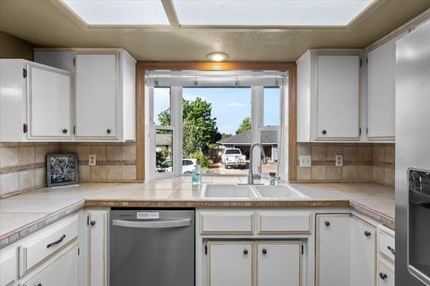 Tiny photo for 2962 Leonard Avenue, Medford, OR 97504 (MLS # 220221301)