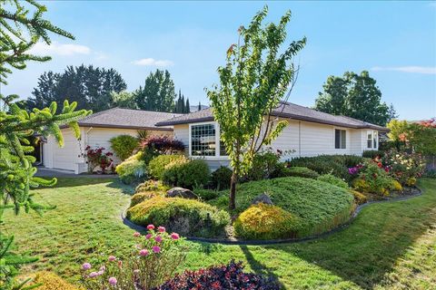 Tiny photo for 2962 Leonard Avenue, Medford, OR 97504 (MLS # 220221301)
