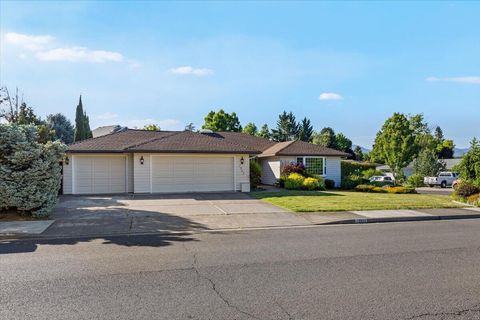 Tiny photo for 2962 Leonard Avenue, Medford, OR 97504 (MLS # 220221301)