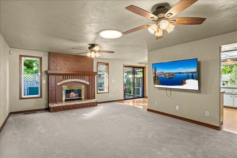 Tiny photo for 2962 Leonard Avenue, Medford, OR 97504 (MLS # 220221301)